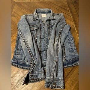 American eagle gently worn destroyed studded denim sm jacket in great condition